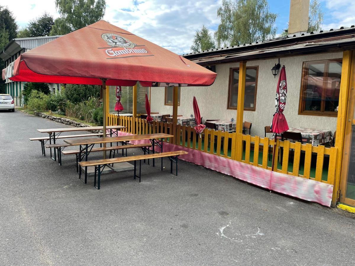 Penzion Na Srubech Hora Svate Kateriny Exteriör bild
